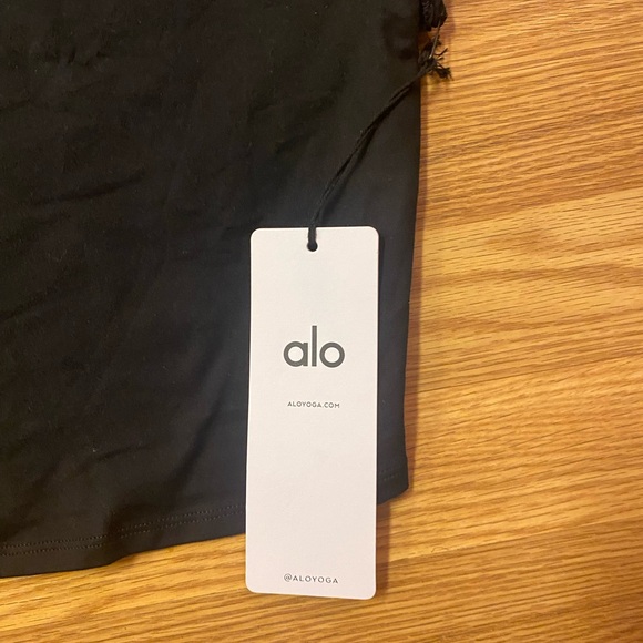 ALO Yoga Classic Black Short Sleeve Tee - Picture 2 of 4